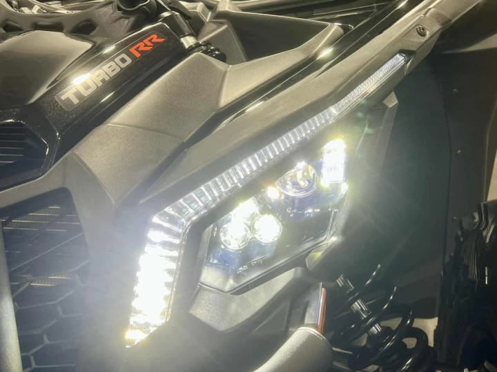 2024 BRP CAN-AM MAVERICK MAX X3 X-DS TURBO RR 200 HP + 4X4 + DPS + FOX + PLUSIEURS OPTIONS $$$ 