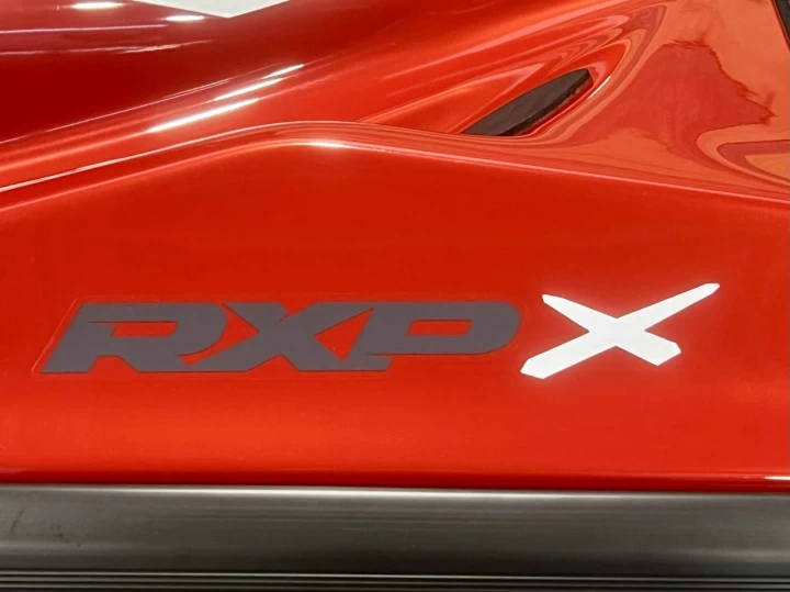 2024 BRP SEA-DOO RXP-X 300 H.P + IBR + VTS + AUDIO PREMIUM + SEULEMENT 7 HR + BANC 1 & 2 PASSAGER + RARE & A1 