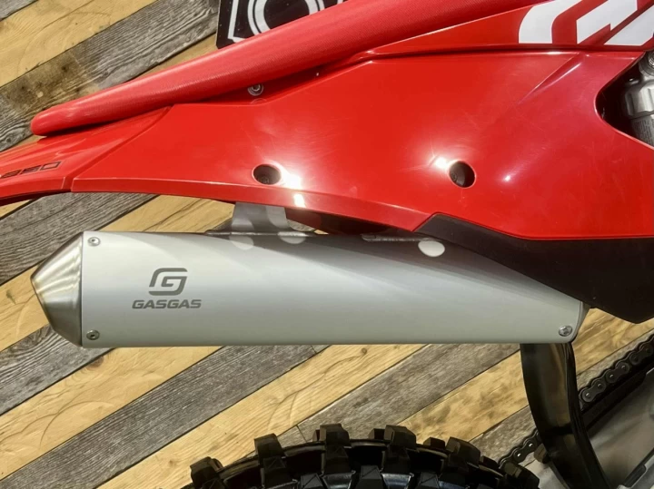 2023 GASGAS MC 250 + 2 TEMPS + SEULEMENT 3.8 HEURES + MX-MOTORCROSS + RARE & IMPECABLE A1 