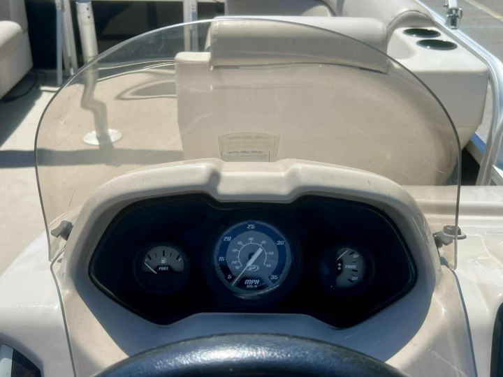 2014 PRINCECRAFT VECTRA 21 CLASSIC EDITION + MERCURY 115 H.P + ENSEMBLE SPORT 3 QUILLES + TOIT BIMINI + TOIT CAMPEUR + TOILE + REMORQUE 