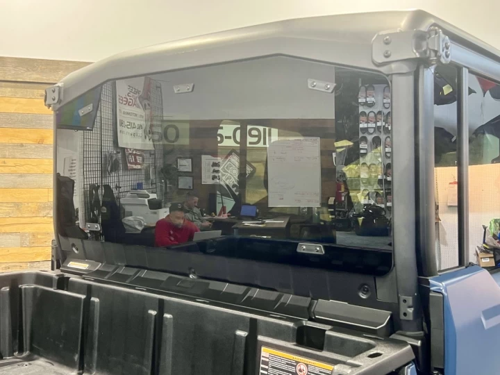 2025 BRP CAN-AM DEFENDER MAX CREW HD-10 LIMITED + 4X4 + DPS + HVAC + AUDIO + 5200 KM + GARANTIE + RARE & A1 