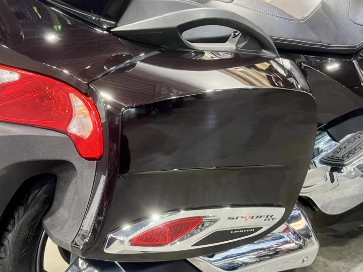 2013 BRP CAN-AM SPYDER RT LIMITED SE-5 (semi-automatique) 61598 KM + RADIO + GPS + SUSPENSION A AIR + ENSEMBLE CHROME 