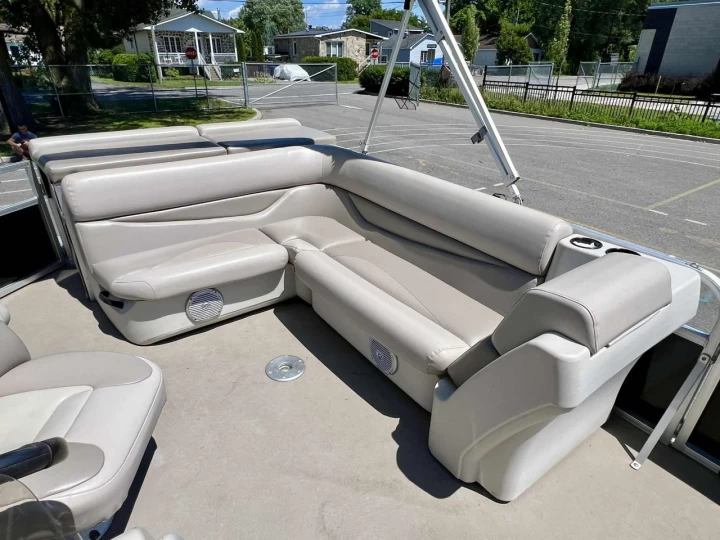 2014 PRINCECRAFT VECTRA 21 CLASSIC EDITION + MERCURY 115 H.P + ENSEMBLE SPORT 3 QUILLES + TOIT BIMINI + TOIT CAMPEUR + TOILE + REMORQUE 