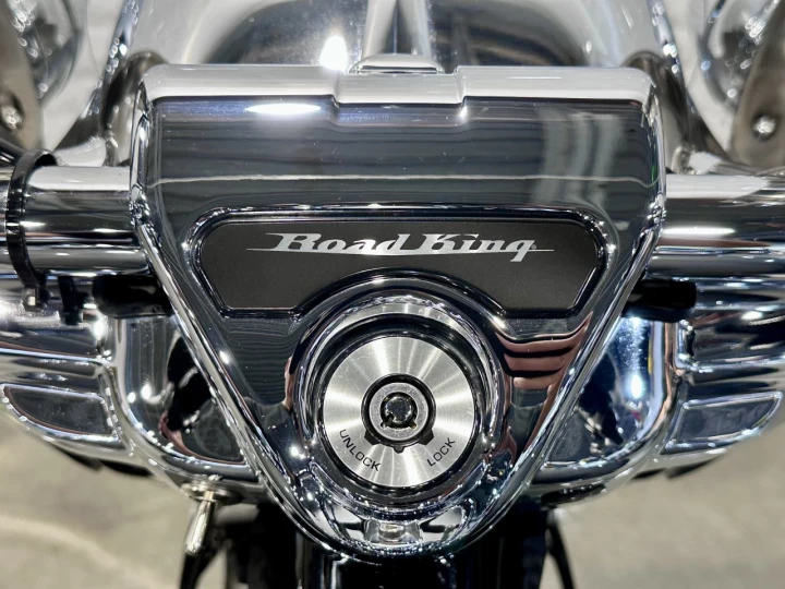 2022 HARLEY DAVIDSON FLHR ROAD KING 107 p.c = 1746 cc EFI + SEULEMENT 29173 KM + RARE & A1 