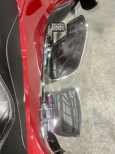 2015 BRP CAN-AM SPYDER RT LIMITED SE-6 (SEMI-AUTOMATIQUE) + ROTAX 1330 cc ACE + SEULEMENT 41302 KM + TOUTE ÉQUPÉE 