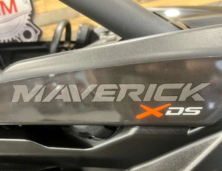 2024 BRP CAN-AM MAVERICK MAX X3 X-DS TURBO RR 200 HP + DPS + 4X4 + 4 PASSAGERS + SEULEMENT 2857 KM 