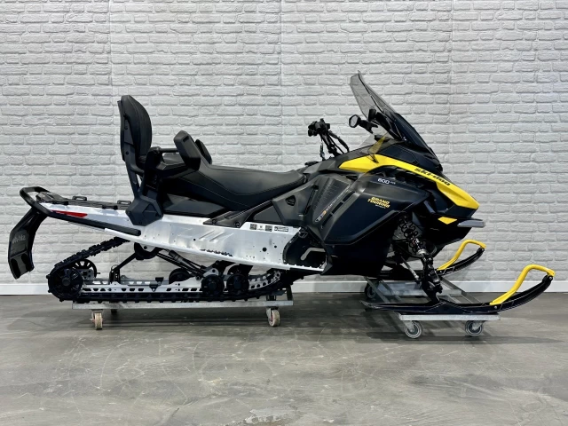 BRP SKI-DOO GRAND TOURING SPORT 600 ACE EFI 137'' + SEULEMENT 1 KM + BANC PASSAGER + REV GEN5 + RARE & A1  2026