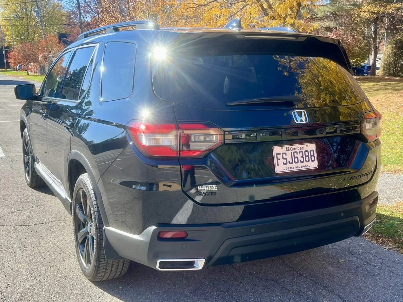 2023 HONDA PILOT BLACK EDITION AWD + V6 3.5L + SEULEMENT 34856 KM + GARANTIE  Main Image