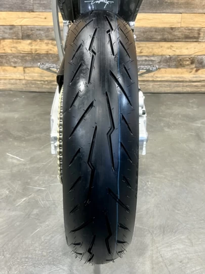 2026 STARK FUTURE VARG SM - SUPERMOTO 100% VE - ELECTRIQUE + MOTO LEGALE SUR ROUTE + 60 H.P @ 80 H.P + GARANTIE DE 2 ANS + RARE 