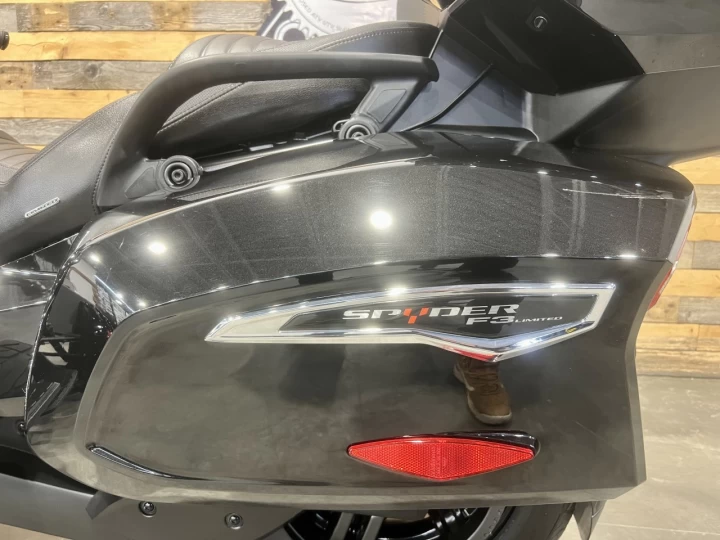 2022 BRP CAN-AM SPYDER F3 LIMITED SE-6 (SEMI-AUTOMATIQUE) ROTAX 1330 cc EFI + SEULEMENT 1753 KM + RARE & A1 