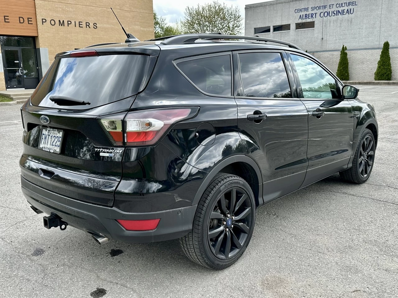 2017 FORD ESCAPE TITANIUM 4WD + 2.0L ECOBOOST + 172524 KM + TOUTE NOIR  Image principale