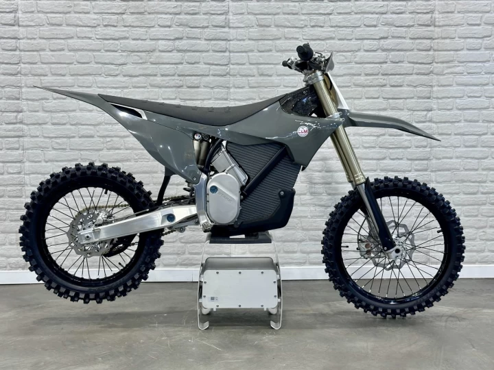 2026 STARK FUTURE VARG 1.2 MX 60 H.P @ 80 H.P + 100% ELECTRIQUE + NEUF + GARANTIE 2 ANS + RARE & A1 