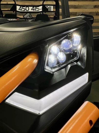 2025 BRP CAN-AM COMMANDER XT-P 1000R EFI + 4WD + DPS + FOX + SEULEMENT 1049 KM + RARE & IMPECCABLE A1 