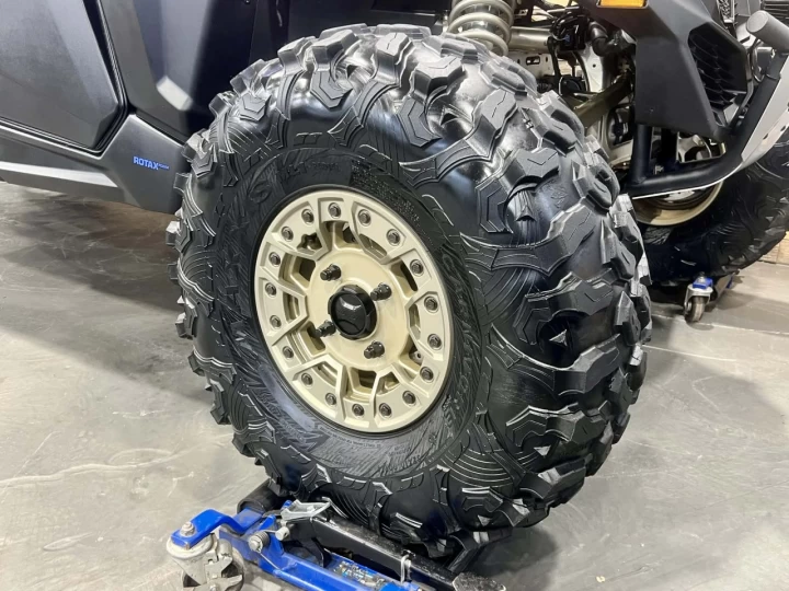 2023 BRP CAN-AM MAVERICK MAX X3 X-RS TURBO ''RR'' 200 H.P + DPS + 4X4 + 72'' + SMART SHOX + TOIT AUDIO + SEULEMENT 1509 KM 