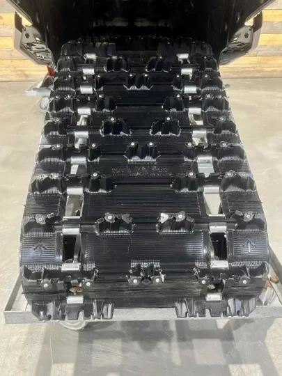 2025 BRP SKI-DOO RENEGADE ENDURO 900 ACE TURBO 130 H.P I.T.C 137'' + REV GEN5 + ECRAN COULEUR 10'' + GPS + AIR RIDE + SEULEMENT 2836 KM 