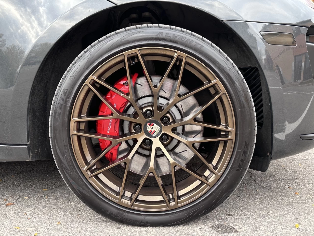 2017 PORSCHE MACAN TURBO + 440 HP AVEC ENS.PERFORMANCE PORSCHE + 4WD + MAGS 21'' + TOUTE ÉQUIPÉE  Image principale