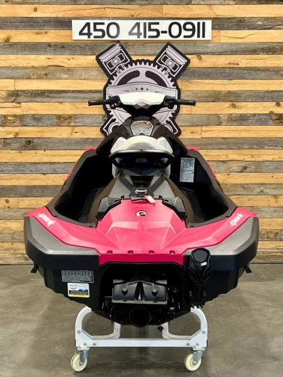 2015 BRP SEA-DOO SPARK 2UP 900 ACE EFI + SEULEMENT 65 HR + COULEUR RARE & CONDITION A1 