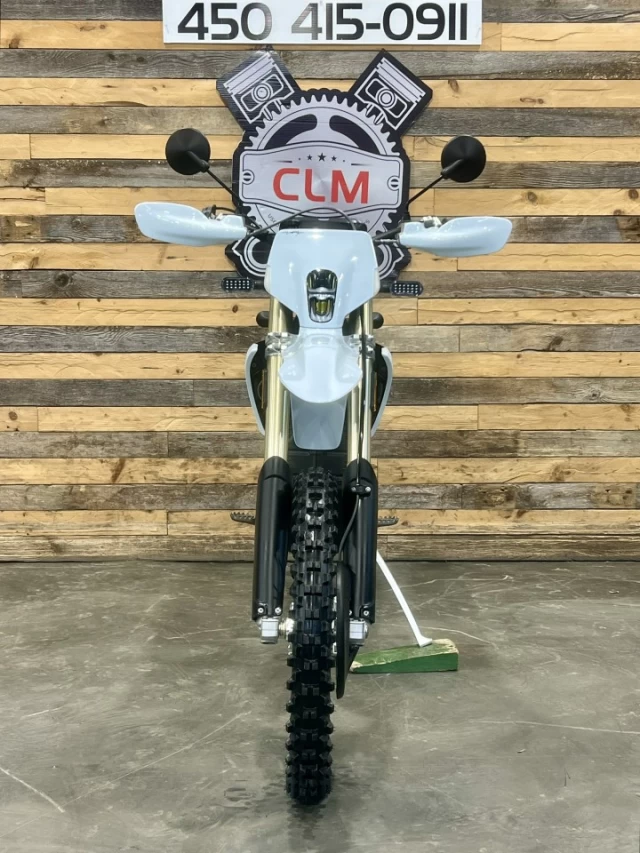 STARK FUTURE VARG EX 60 H.P @ 80 H.P + LÉGALE SUR LA ROUTE + 0KM NEUVE + 2 ANS DE GARANTIE  2025