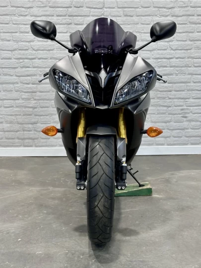 2014 YAMAHA YZF 600 EFI = R6 + SEULEMENT 1944 KM + RARE & A1 