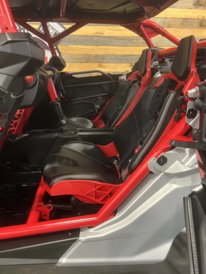 2025 BRP CAN-AM MAVERICK MAX X3 X-RS TURBO ''RR'' 200 H.P + D.P.S + 4X4 + 72'' +4 PASSAGERS + SEULEMENT 1403 KM + RARE & CONDITION A1 