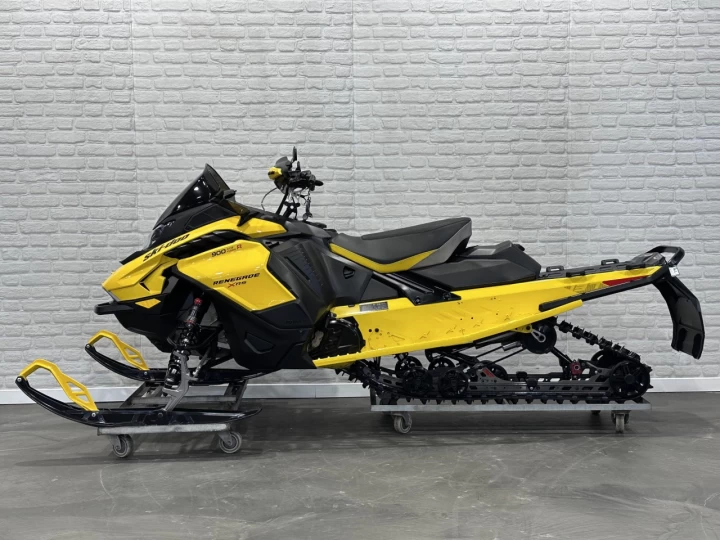 2025 BRP SKI-DOO RENEGADE X-RS 900 TURBO ''R'' 180 H.P + REV GEN5 + 10714 KM + COULEUR RARE & A1 