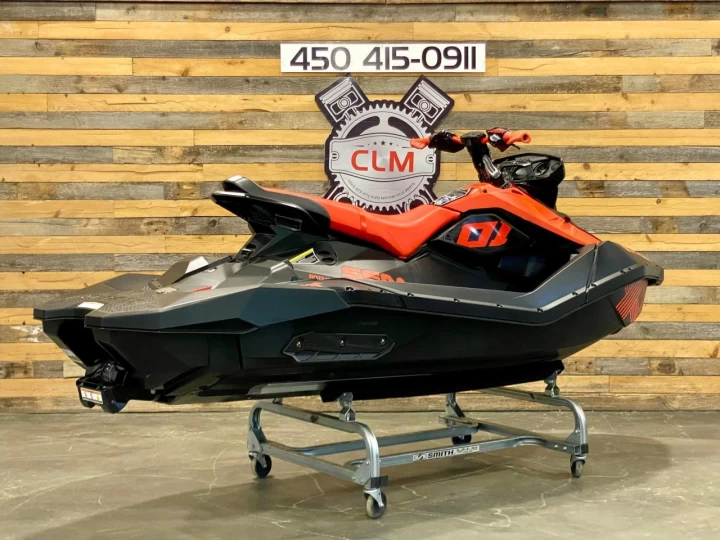 2021 BRP SEA-DOO SPARK TRIXX 3UP + IBR + VTS + AUDIO PREMIUM PORTABLE + SEULEMENT 66 HR + COFFRE AVANT 