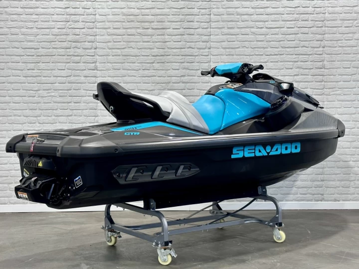 2026 BRP SEA-DOO GTR 230 H.P + IBR + VTS + AUDIO PREMIUM + 3 PASSAGERS + SEULEMENT 4 HR + RARE & A1 