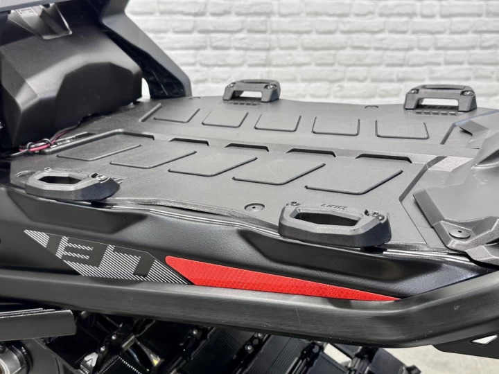 2024 BRP SKI-DOO RENEDAGE ADRENALINE AVEC ENSEMBLE ENDURO 9AA cc ACE EFI 137'' + SEULEMENT 2951 KM + ECRAN 10'' + REV GEN5 + RARE & A1 
