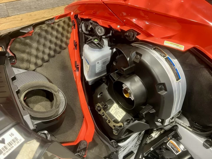 2019 BRP SKI-DOO RENEGADE X 850 E-TEC EFI 137'' + REV GEN4 + 15609 KM + COULEUR RARE & A1 