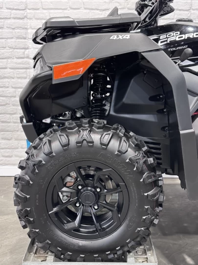 2025 CF MOTO C-FORCE 600 EFI TOURING + EPS + 4WD + SEULEMENT 136 KM + GARANTIE 2030 + RARE & IMPECCABLE A1 
