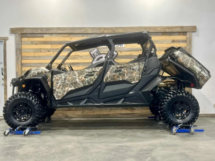 2023 BRP CAN-AM COMMANDER MAX CREW 1000R EFI + 4X4 + DPS + SEULEMENT 154 KM / 17 HR + 4 PASSAGERS + RARE & A1 