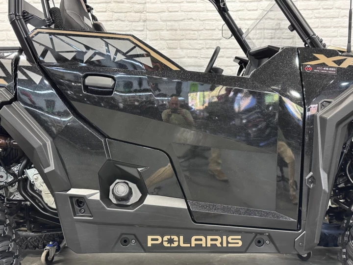 2023 POLARIS GENERAL XP 1000 EFI PREMIUM DELUXE + 4WD + EPS + AUDIO + SEULEMENT 3425 KM + RARE & A1 