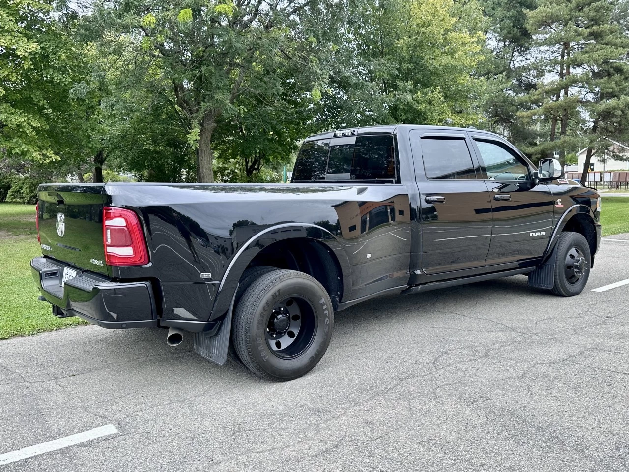 2019 RAM 3500 LARAMIE CUMMINS 6.7L H.O - HIGH OUTPUT + CREW CAB + 4WD + BOITE LONGUE + SUSPENSION A AIR + RARE & A1  Image principale