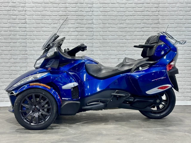 BRP CAN-AM SPYDER RT-S SE-6 (SEMI-AUTOMATIQUE) + ROTAX 1330 ACE EFI + ENSEMBLE DARK + 47291 KM SEULEMENT + RARE & PROPRE  2017