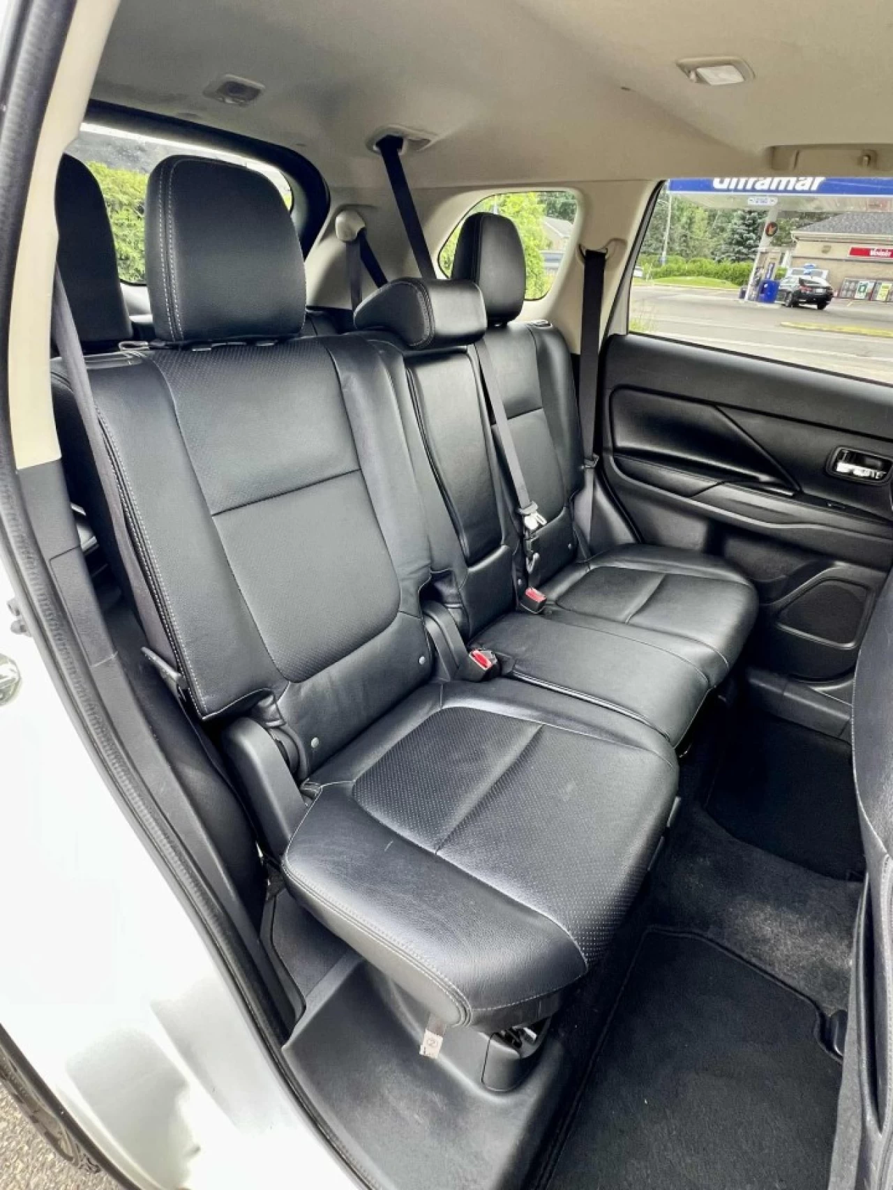 2017 MITSUBISHI OUTLANDER E.S AWD/4X4 + 7 PASSAGERS + CUIR + TOUTE ÉQUIPÉE + A1  Image principale