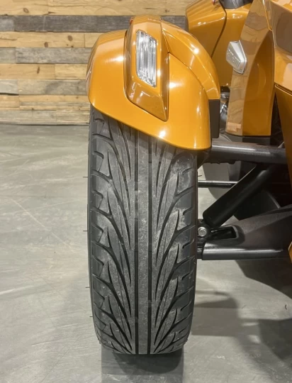 2024 BRP CAN-AM SPYDER RT-S SE-6 (SEMI-AUTOMATIQUE) + ROTAX 1330 EFI + SEULEMENT 38579 KM + RARE & A1 