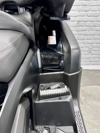 2025 CF MOTO C-FORCE 600 EFI TOURING + EPS + 4WD + SEULEMENT 136 KM + GARANTIE 2030 + RARE & IMPECCABLE A1 