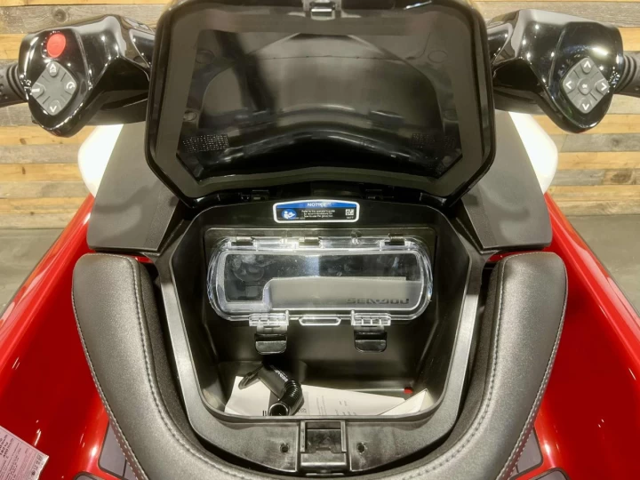 2024 BRP SEA-DOO RXP-X 325 HP + IBR + VTS + O HR + COULEUR & MODELE RARE + IMPECCABLE A1 