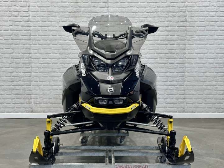 2024 BRP SKI-DOO RENEDAGE ADRENALINE AVEC ENSEMBLE ENDURO 9AA cc ACE EFI 137'' + SEULEMENT 2951 KM + ECRAN 10'' + REV GEN5 + RARE & A1 