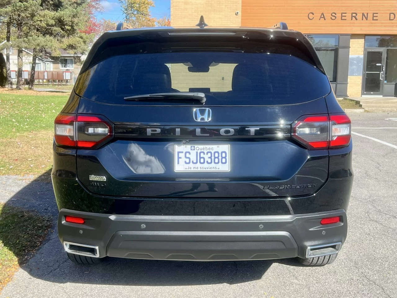 2023 HONDA PILOT BLACK EDITION AWD + V6 3.5L + SEULEMENT 34856 KM + GARANTIE  Main Image