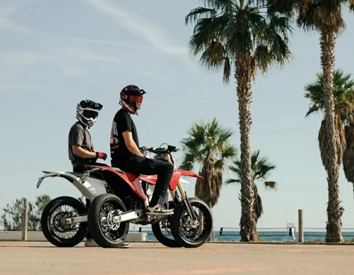 2026 STARK FUTURE VARG SM - SUPERMOTARD + LEGALE SUR LA ROUTE + 60 HP @ 80 HP + 2 ANS DE GARANTIE + QUANTITÉ LIMITÉE 