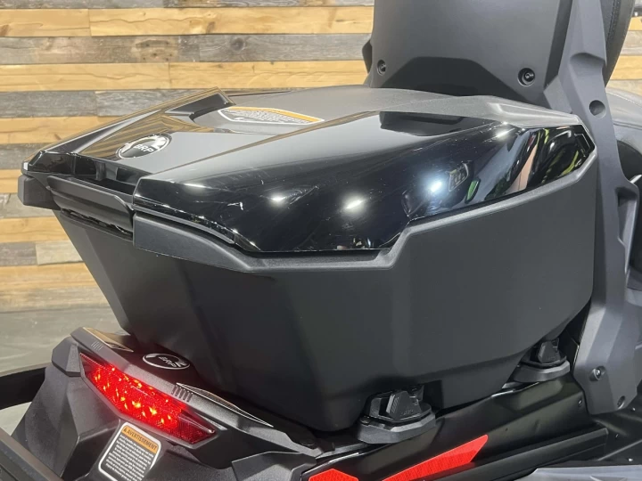 2023 BRP SKI-DOO GRAND TOURING LIMITED 900 ACE EFI + ITC + 137'' QUIET DRIVE + SUSPENSION A AIR _ BAS KM 6805 KM 