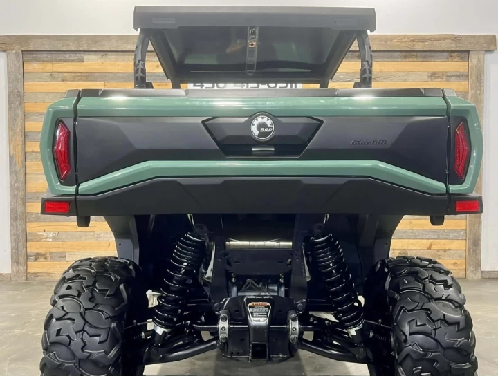 2025 BRP CAN-AM COMMANDER 700 EFI + 4X4 + DPS + BAS KM + 2 X EN INVEMTAIRE 