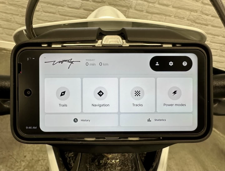 2026 STARK FUTURE VARG SM = SUPERMOTARD 60HP @ 80 HP + 100% VE MOTO ÉLECTRIQUE LÉGALE SUR ROUTE + NEUF + GARANTIE 2 ANS 