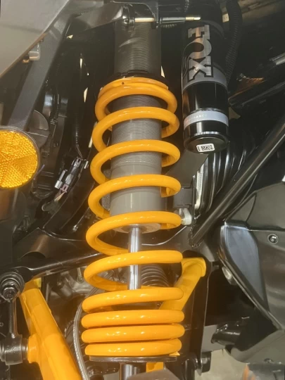 2025 BRP CAN-AM COMMANDER XT-P 1000R EFI + 4WD + DPS + FOX + SEULEMENT 1049 KM + RARE & IMPECCABLE A1 