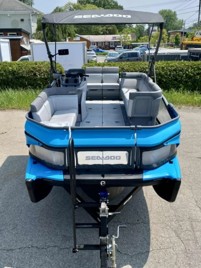 2022 BRP SEA-DOO SWITCH CRUISE 18' + ROTAX 230 HP + IBR + VTS + IDF + GPS + JL AUDIO PREMIUM + TOIT BIMINI + REMORQUE + 43 HR + A1 