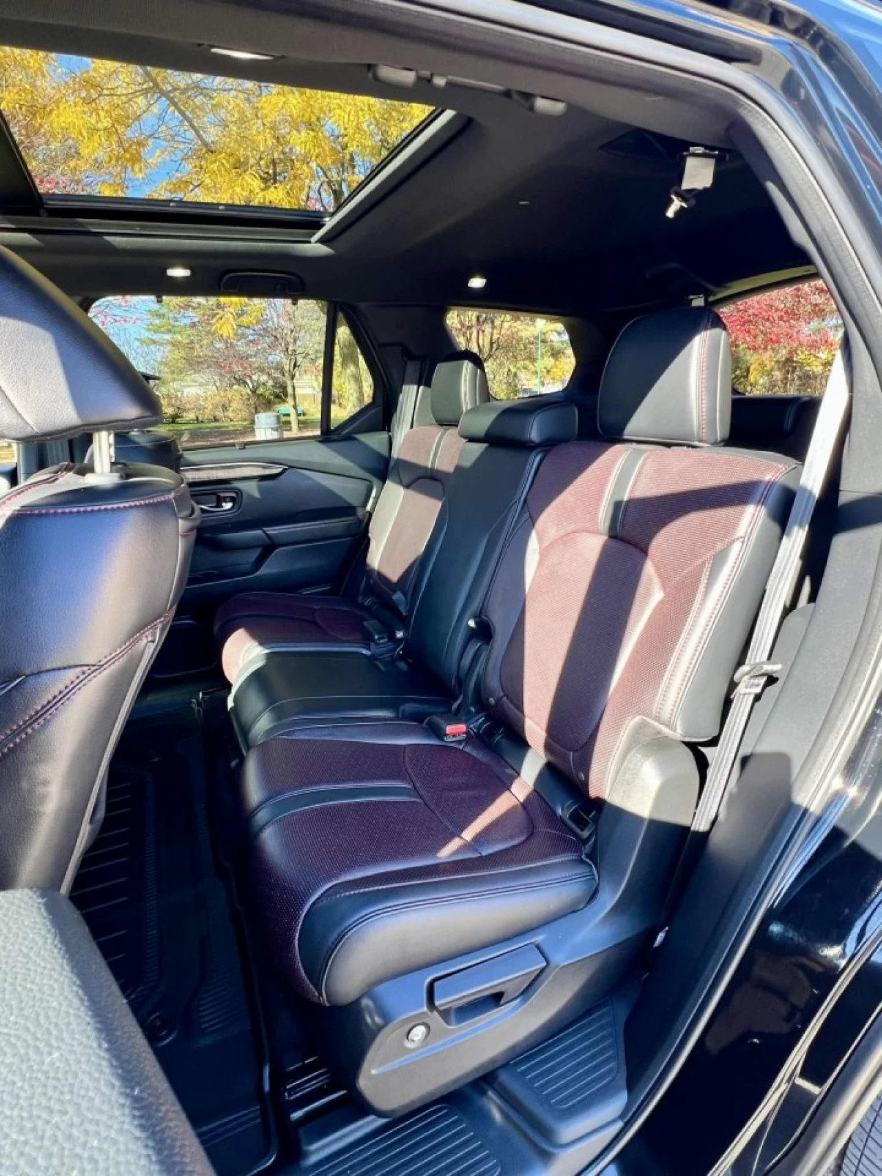 2023 HONDA PILOT BLACK EDITION AWD + V6 3.5L + SEULEMENT 34856 KM + GARANTIE  Main Image