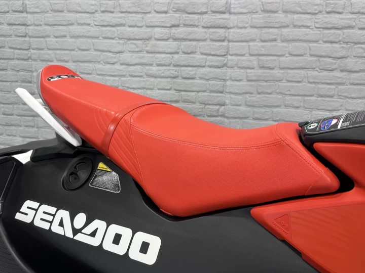 2024 BRP SEA-DOO SPARK TRIXX 3UP + IBR + VTS + SEULEMENT 31 HR + RARE & A1 
