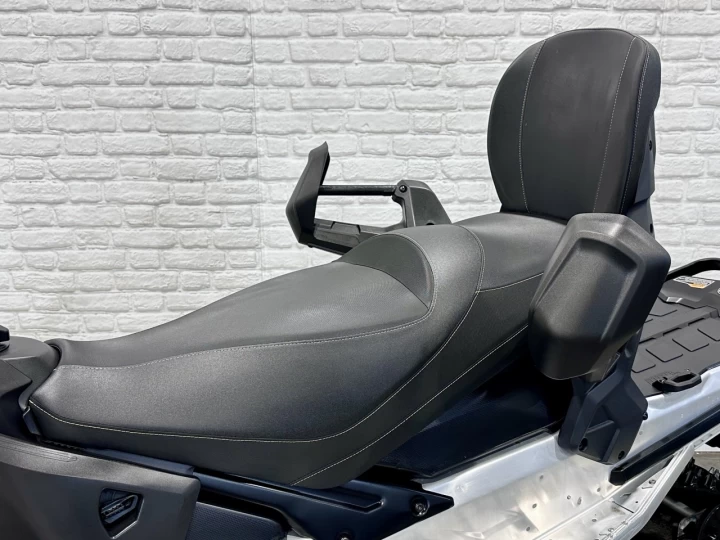 2026 BRP SKI-DOO GRAND TOURING SPORT 600 ACE EFI 137'' + SEULEMENT 1 KM + BANC PASSAGER + REV GEN5 + RARE & A1 