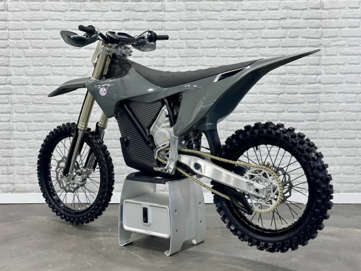 2026 STARK FUTURE VARG 1.2 MX 60 H.P @ 80 H.P + 100% ELECTRIQUE + NEUF + GARANTIE 2 ANS + RARE & A1 